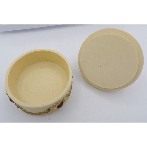 Dezine Ltd Trinket Box Bisque Hand Paainted Cherub,  Roses  & Ribbons Cream - Picture 4 of 5